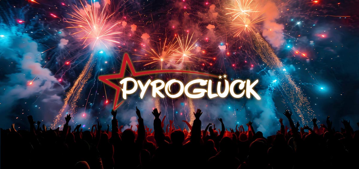 Menschen jubeln bei einem tollen Feuerwerk
